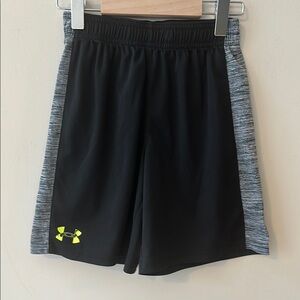 Under Armour Boys Black Shorts with Gray Panels Size 7